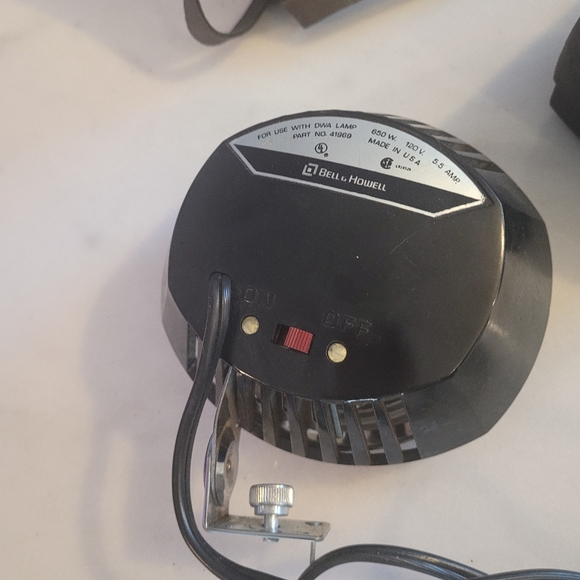 Vintage Bell & Howard autoload Optronic eye Super eight camera, case and light - Picture 7 of 11